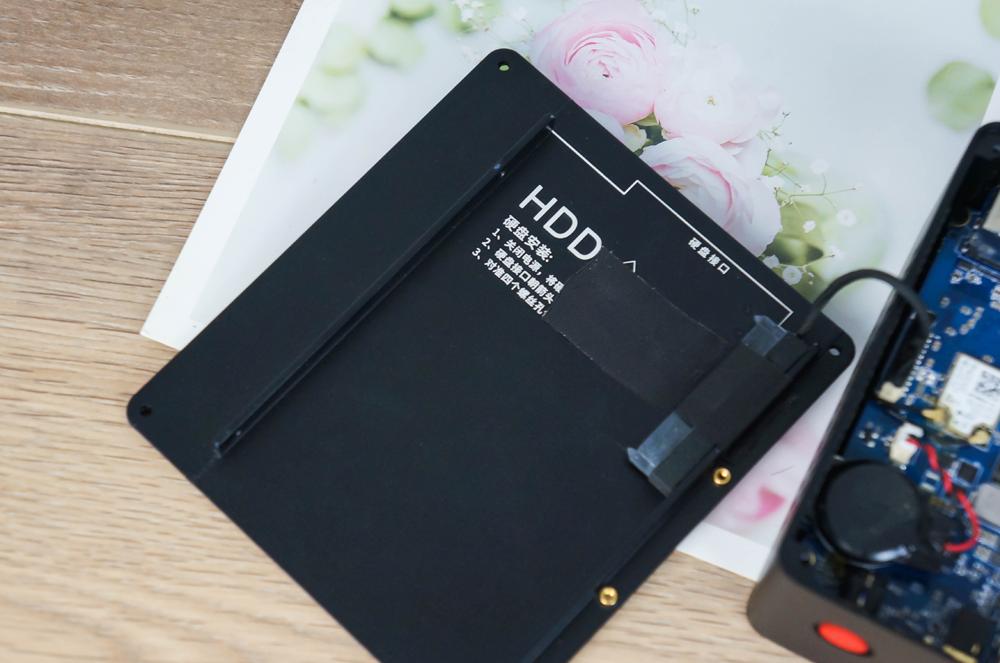 有意思：没想到电视盒般大小会是电脑，零刻EQ55上手体验