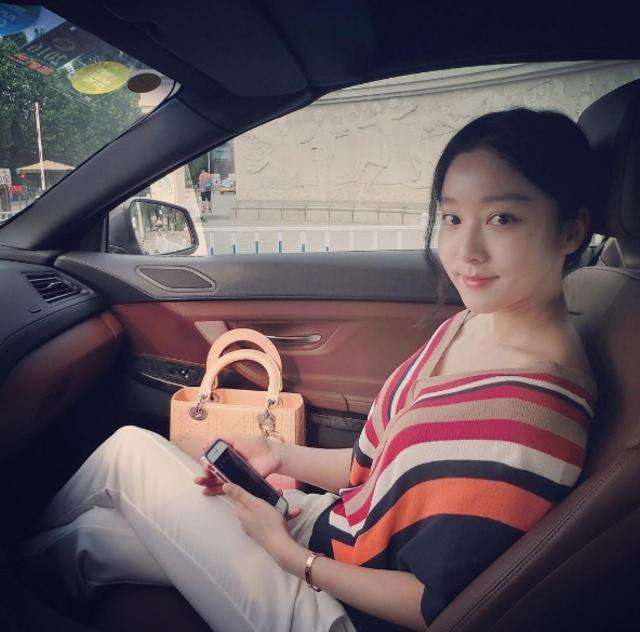 校花与马龙8年“地下情“，2人先生子后领证，网友：顺序不对