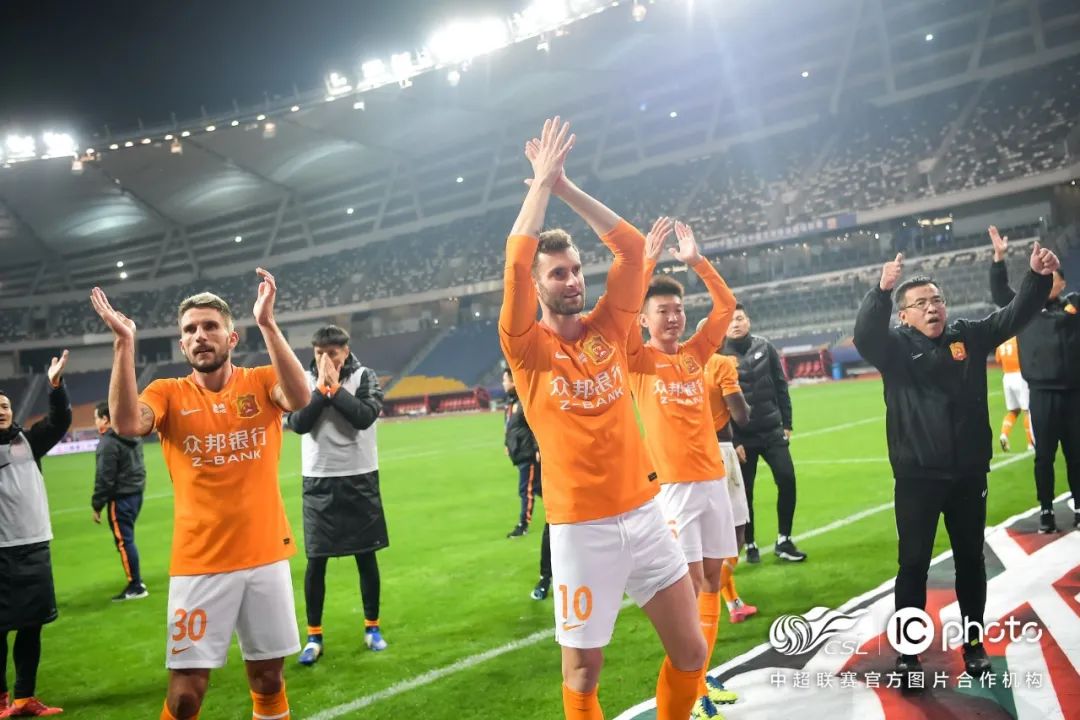 前线丨武汉卓尔总比分3:2战胜浙江能源绿城，成功留在中超
