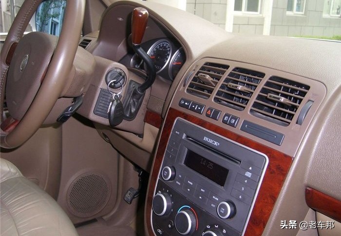 别克gl8es陆尊2022款尊享型,2022款别克gl8es陆尊豪华版