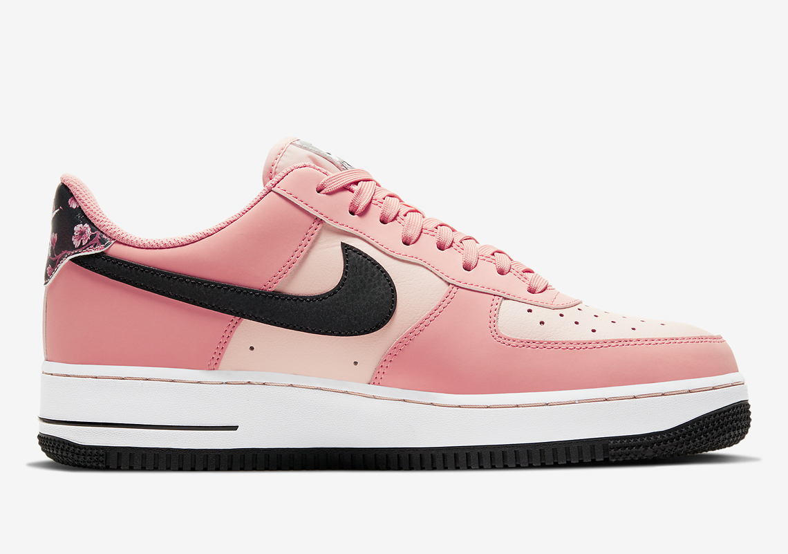 耐克为AirForce1Low“PinkQuartz”添加花卉图案