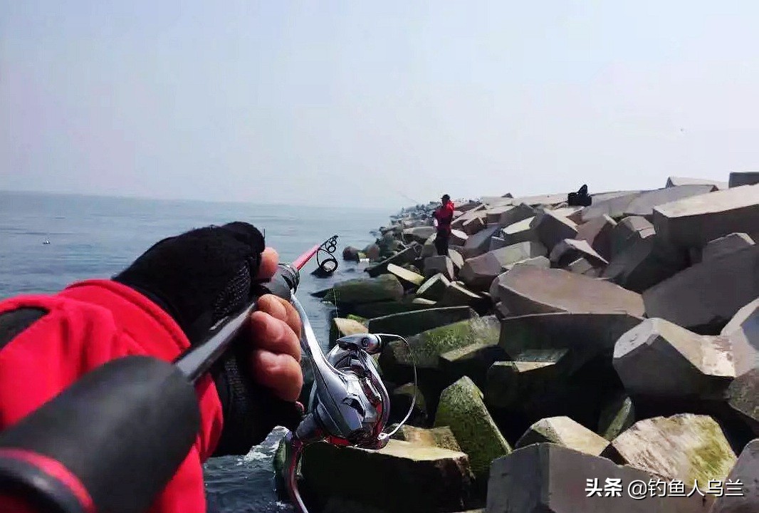 岸边钓鱼爱挂底？试试根钓，路亚中最好玩的钓法