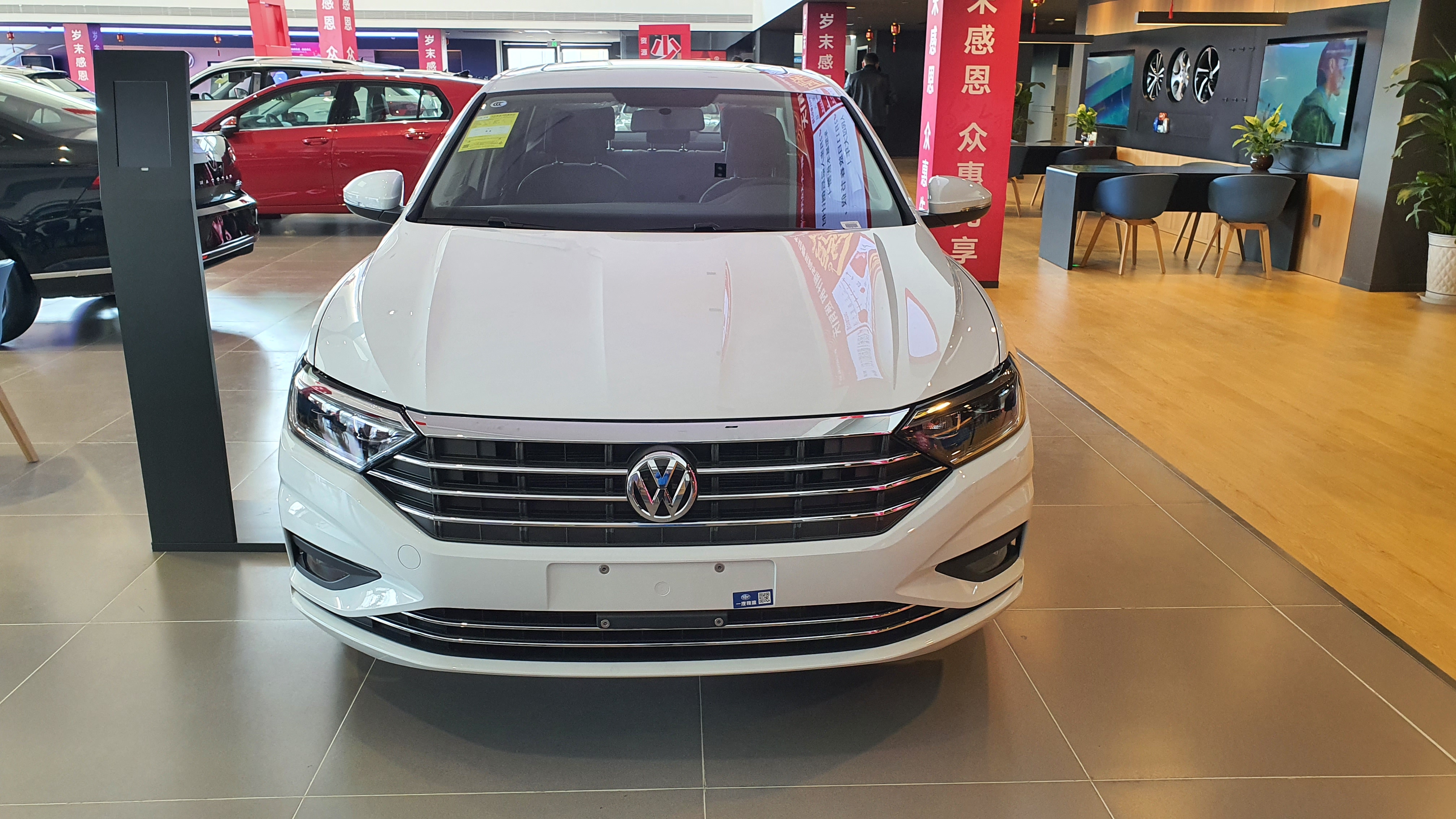 新款大众速腾1.5t最低配测评,2013款速腾自动1.6自吸的油耗多少