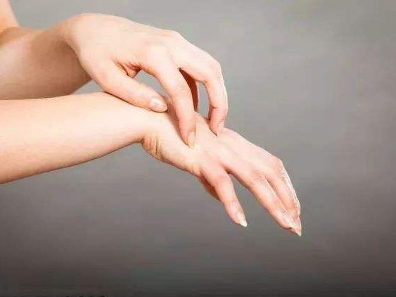 夏天湿疹与夏季皮炎的区别,顽固湿疹日光性皮炎怎么治