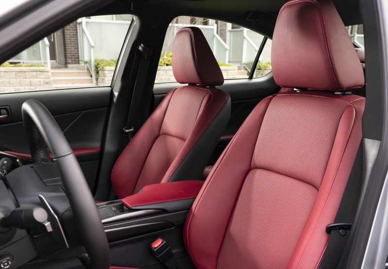 B级车别乱选，雷克萨斯IS品质可靠，档次足，没买车的别着急