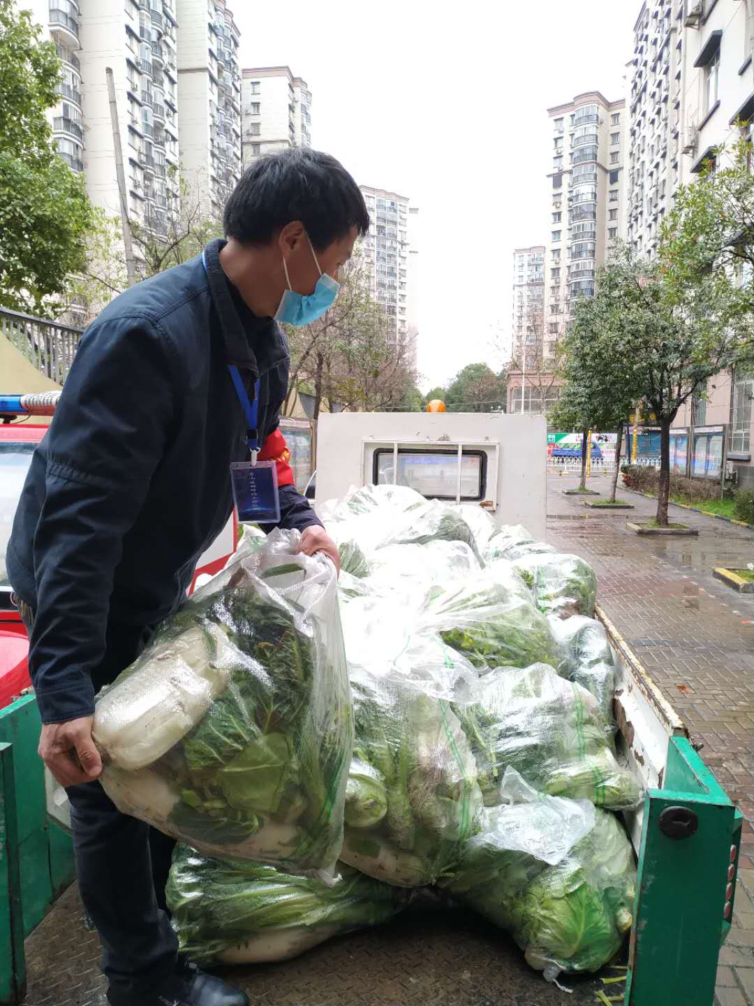 25天，这个公交线管员每天做着2份工