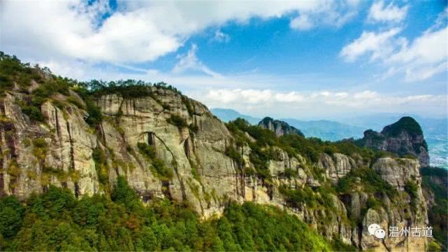 悬崖栈道景区游览图,旅游绝壁栈道探险