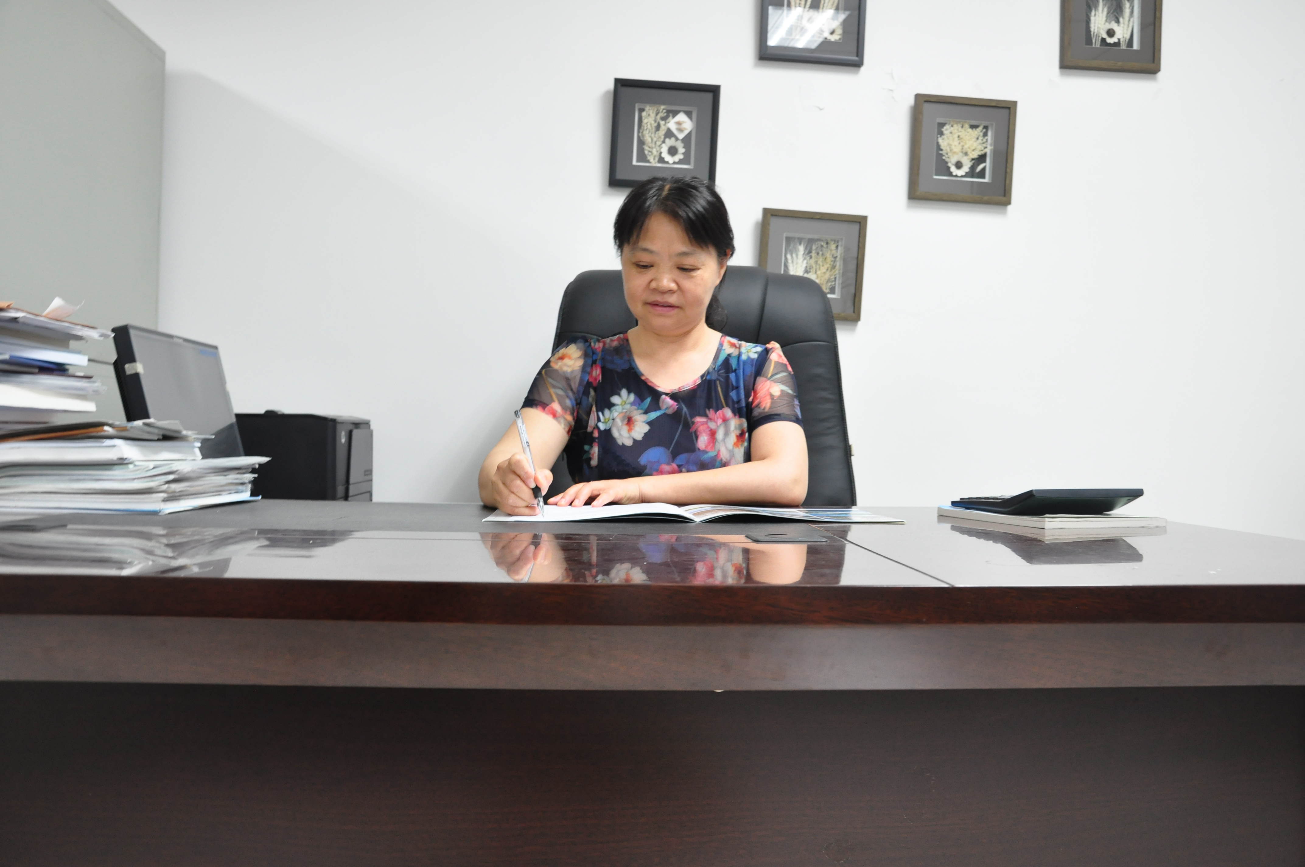 想要成为大学老师，不光要看学历，这4个条件也非常重要