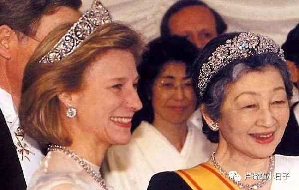 英国女王戴的超级超级珍贵的王冠,各国女王加冕皇冠图片