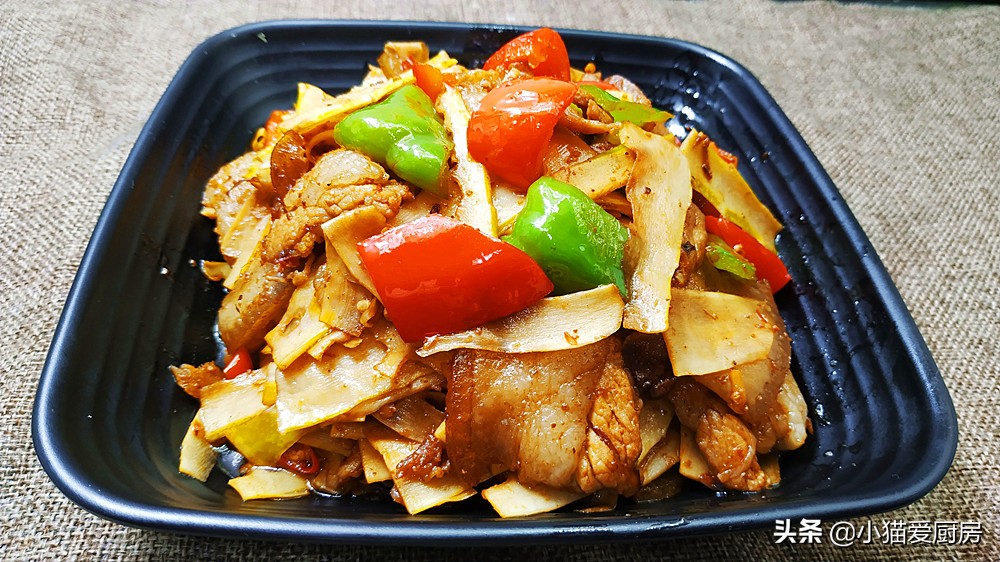 春天里最爱的一道菜竹笋炒肉,竹笋炒肉也是一道非常美味的美食