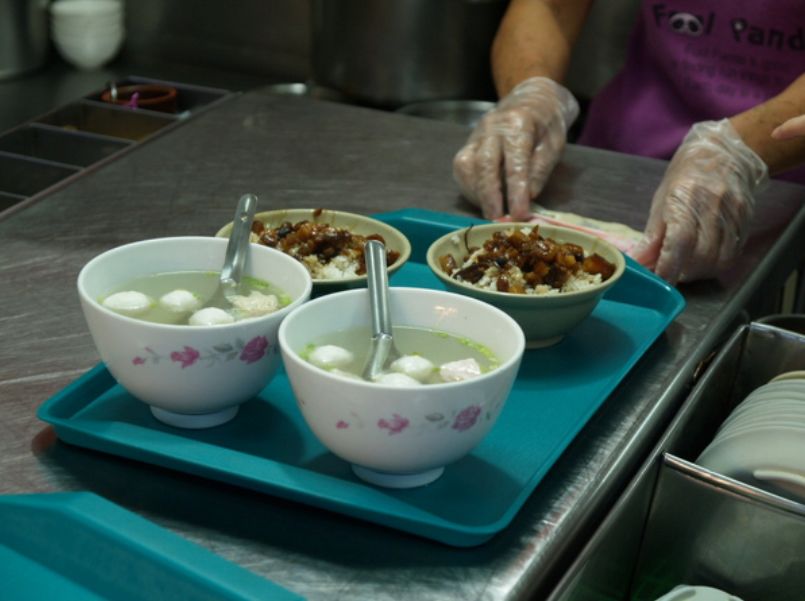 鱼丸小吃一般用什么鱼肉,鱼丸里面真的是有香精吗