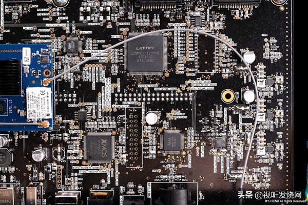 很强大!只要配上后级就OK:Moon390串流*放播**器/前级