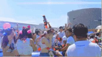 360°冰爽刺激!水浪核*器武**乘风“泼”浪空降九龙仓时代奥莱