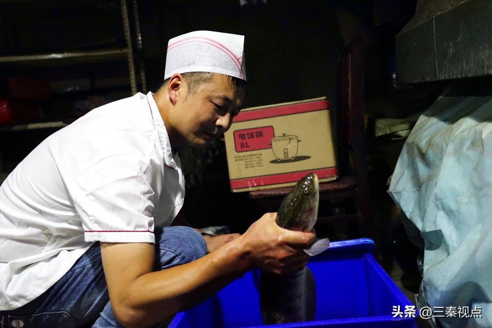 帅气小伙去夜店,小伙开夜场