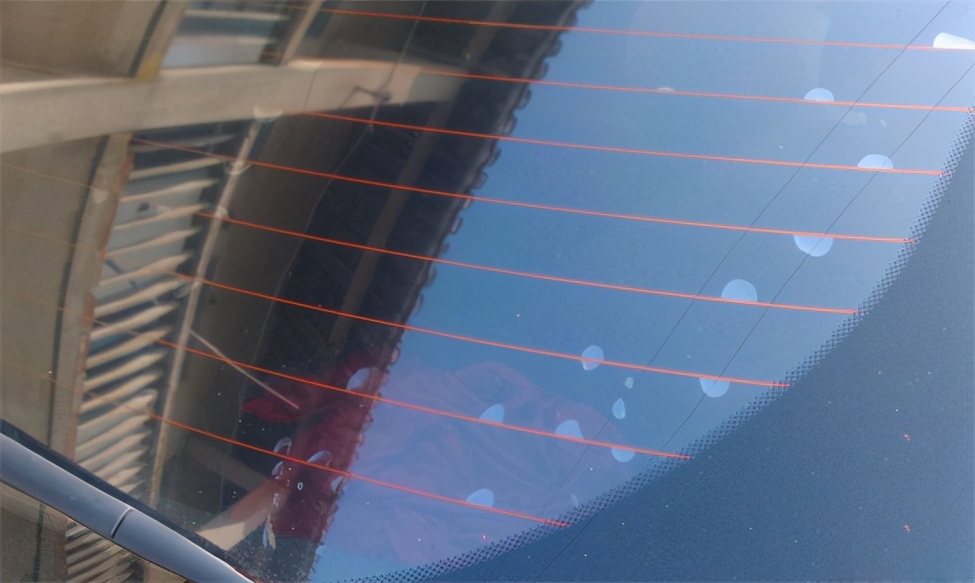 刚贴的窗膜有水泡可以用手去挤吗,窗膜中间有水泡