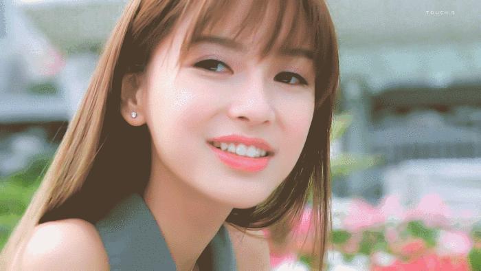 微博之夜angelababy和范冰冰撞衫,吴谨言和angelababy撞衫又撞脸