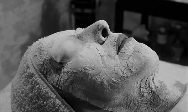 在这部片中,波兰斯基拍出了也许是影史上最传神的女精神病患者