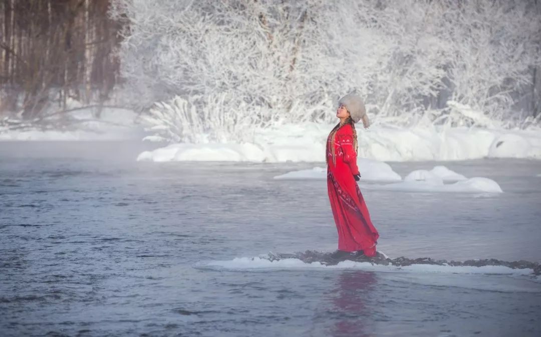 怎么用普通的手机拍出雪景大片,用手机原相机怎么拍雪景才好看