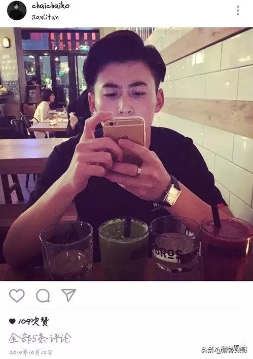 和小鲜肉牵手摸脸，又让人想到他7年前的瓜…