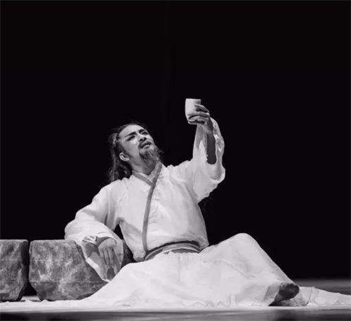 李白因为什么当了翰林供奉,李白翰林供奉相当于现在什么官