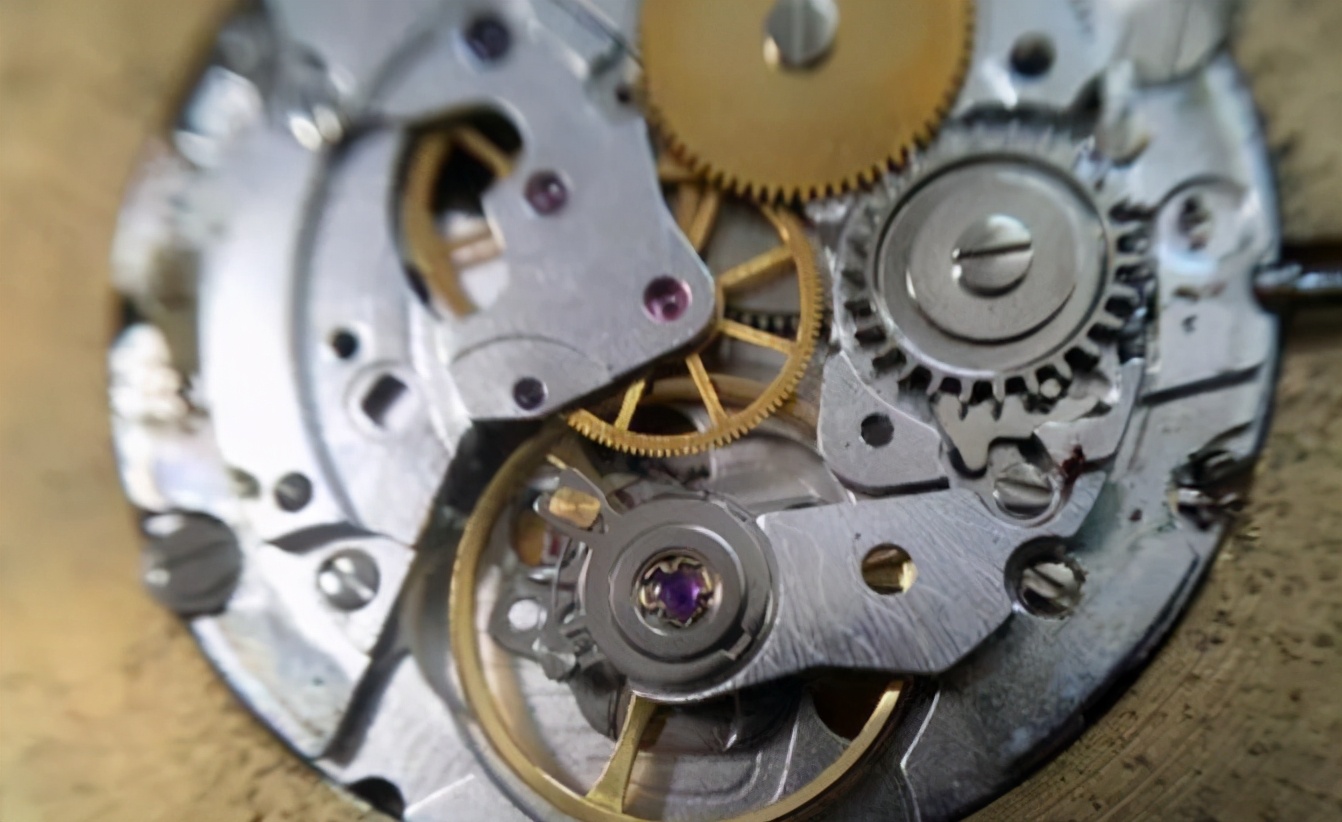 天梭力洛克80机芯有塑料么,天梭恒意2836-2机芯有塑料吗