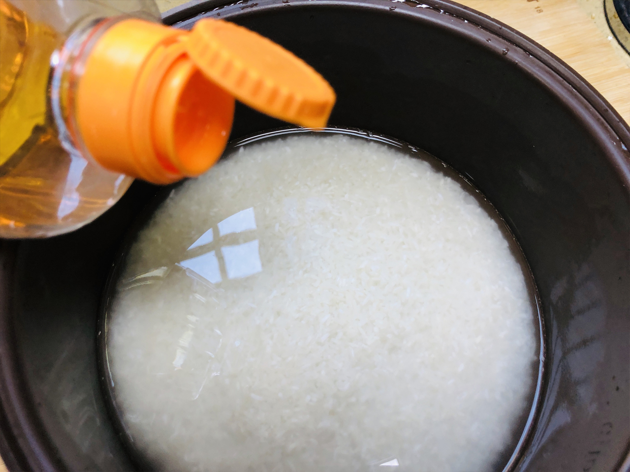 做白饭简单易学方法,煮白饭加什么又香又好吃