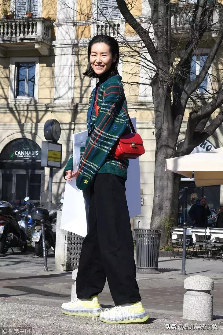 针织开衫加阔腿裤春,黑色v领针织小开衫搭配阔腿裤