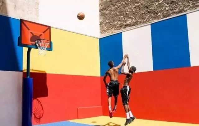 能在这种地方打一场球,是多少篮球狗的梦想