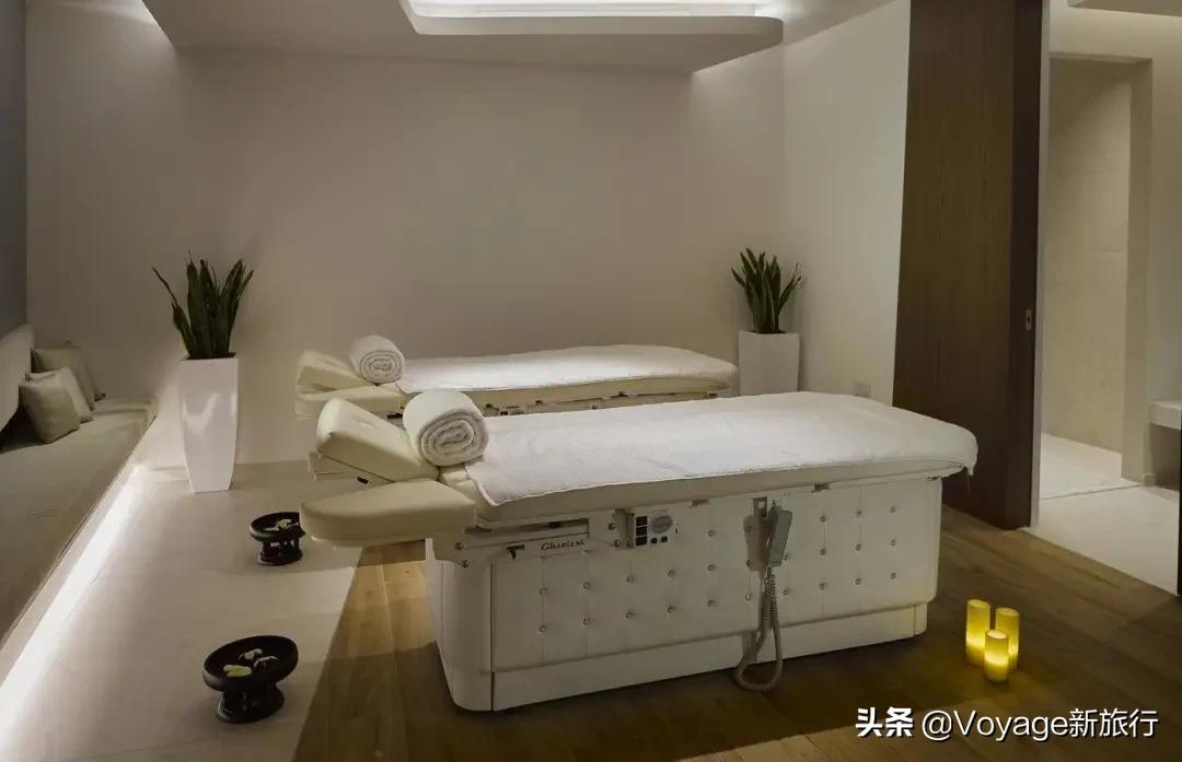 不可多得的扎哈遗作，这家最新开幕的未来感酒店，仿佛睡在酷炫的太空飞船里！