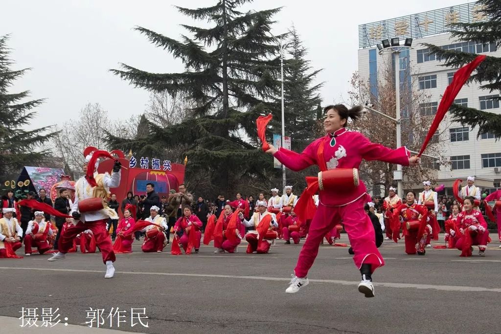 城关镇社火表演安塞腰鼓,社火打腰鼓