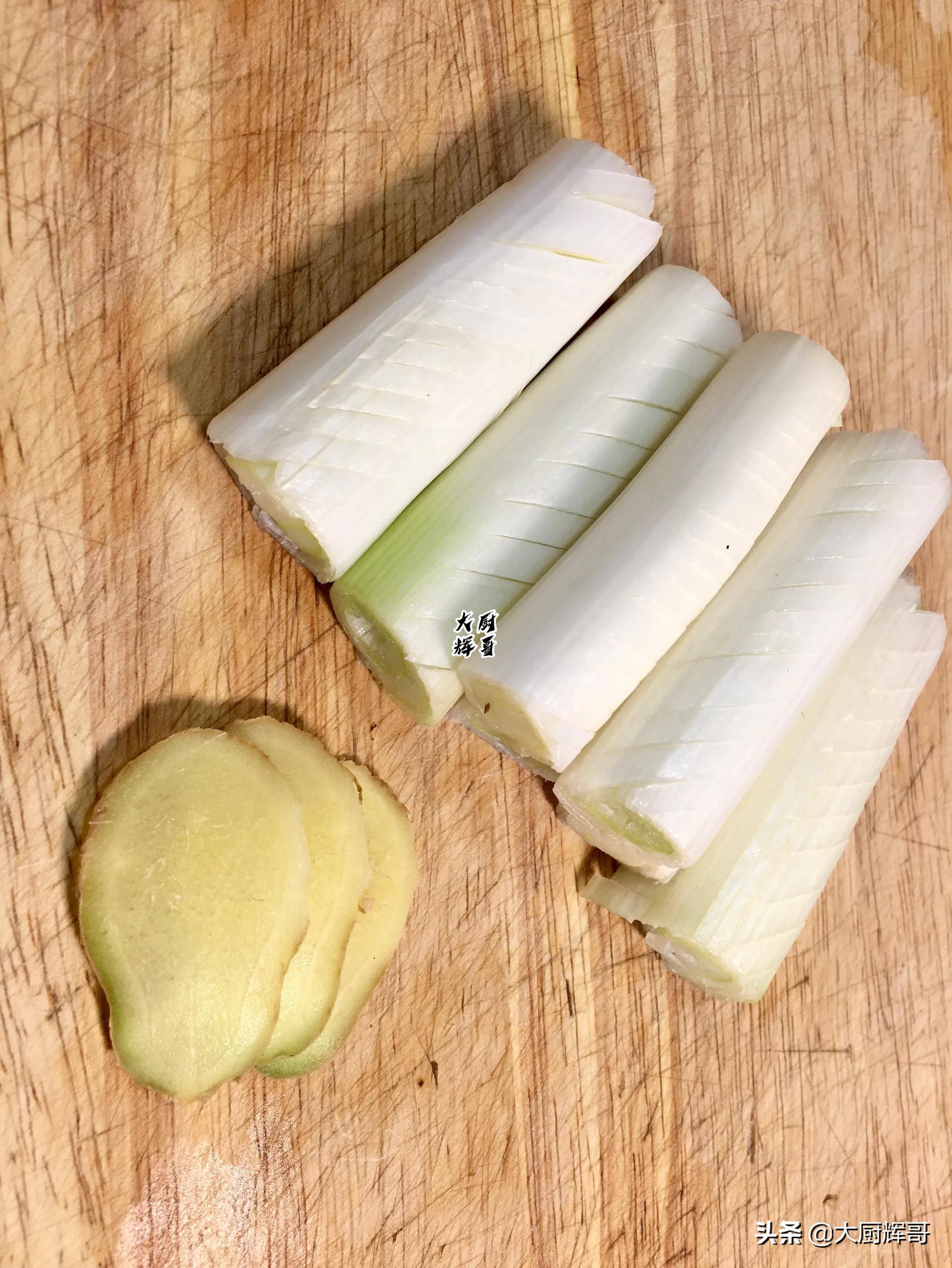 泡发好的海参怎么葱烧,怎样在家做葱爆海参