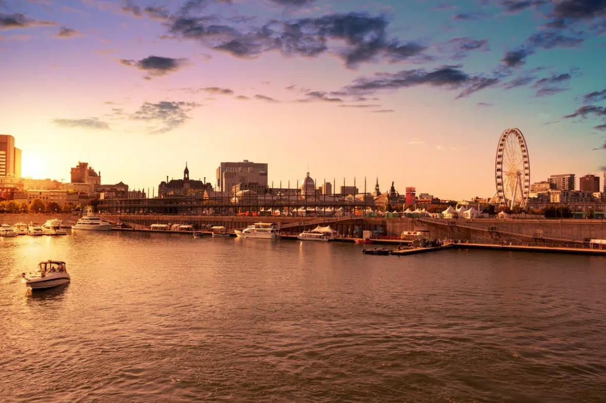 加拿大入籍后枫叶卡会被收走吗,加拿大永久居民持有枫叶卡回国