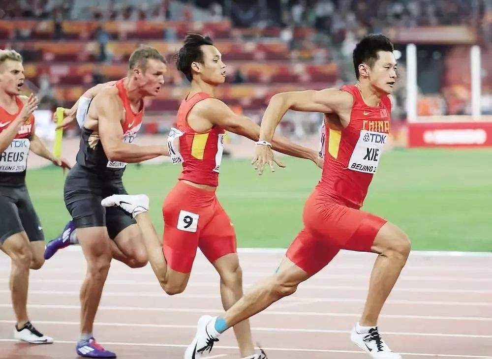 莫有雪10秒35米夺冠视频,莫有雪训练100米世界冠军