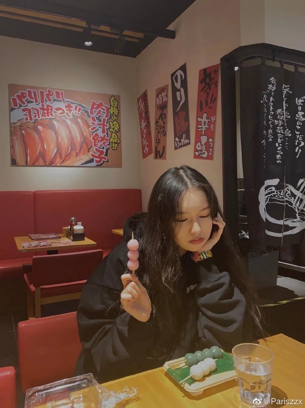 李嫣疑不满闺蜜聚会遭曝光,李嫣回应被质疑炫富