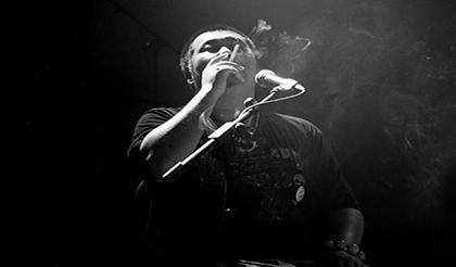 他一出来卖惨,全网追着骂