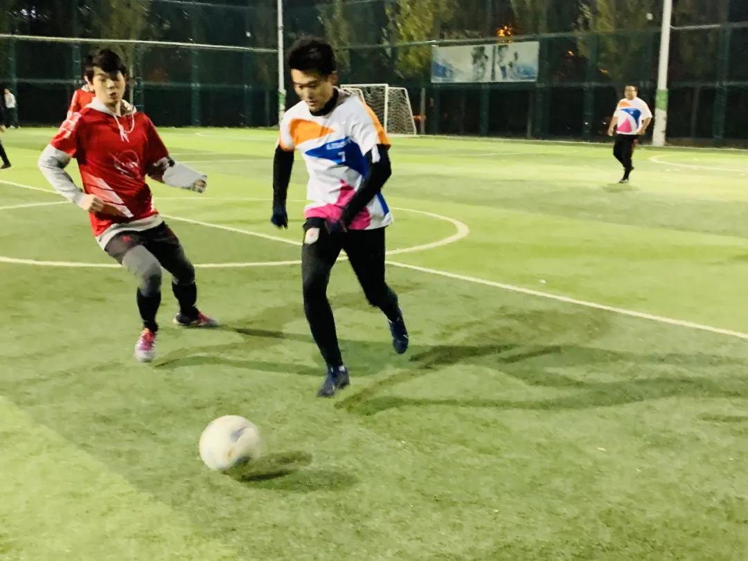 足球联赛熠熠的光,足球比赛秀脚感