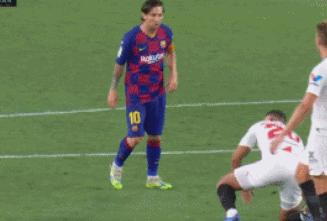 梅西挑射皇马卡洛斯,梅西怒推卡洛斯gif