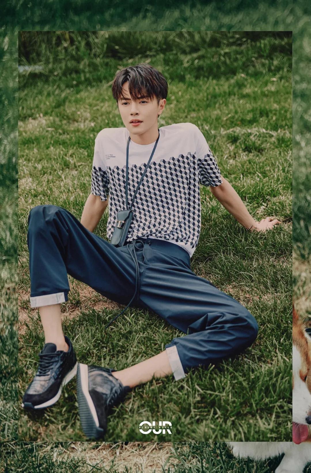 moncler羽绒服国外代言明星,moncler一件羽绒服可以穿几年