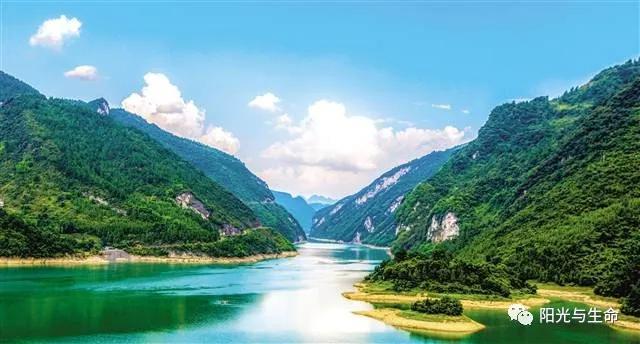 一部新时代意蕴丰沛的江河史诗散论李发模先生长诗《血性乌江》