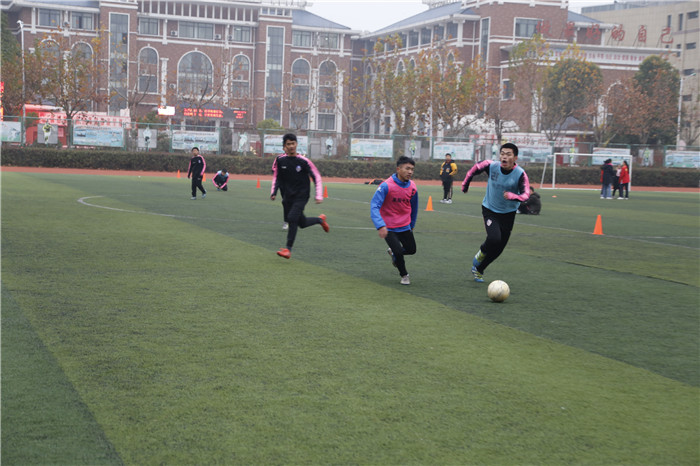 缁胯尩鍦轰笂瓒崇悆姊︽兂,缁胯尩杩芥ⅵ鏍″洯瓒崇悆鑱旇禌