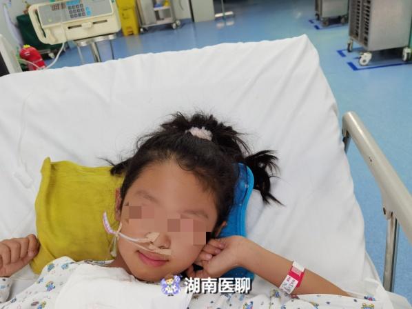 7岁女童淋巴结发炎伴有发烧,妈妈发现女儿发烧了