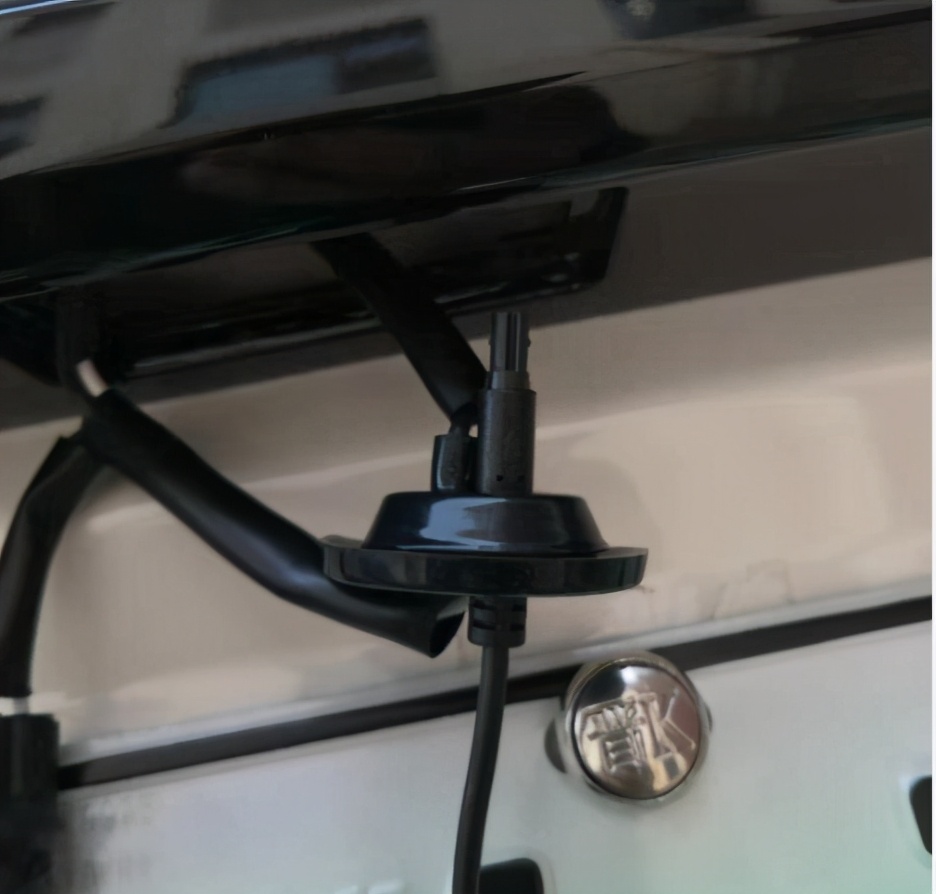 行车记录仪后镜头隐藏式安装视频,diy记录仪加装外接摄像头