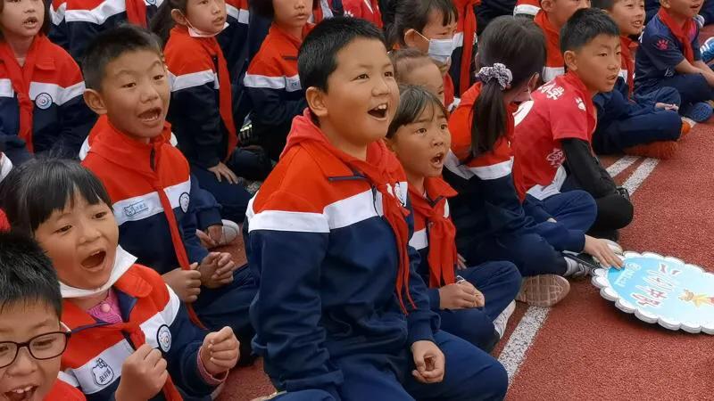 长江路小学校园足球节开幕,盘龙区新迎二小艺术节