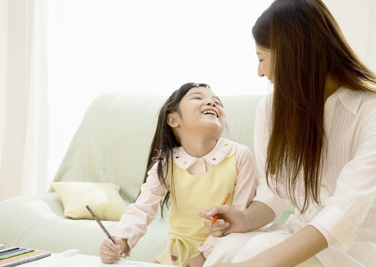 家长一沟通孩子就嫌烦怎么办,现在孩子难以沟通一说就嫌烦