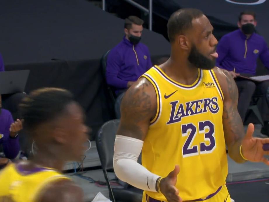 詹姆斯沮丧时刻,詹姆斯连续两次失误