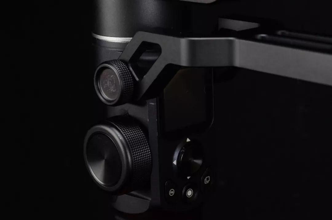 飞宇蝎子稳定器和大疆rsc2对比,飞宇的稳定器怎么样