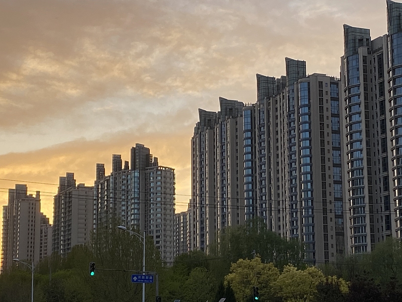 一楼和顶楼真的都不能选吗,买房子为什么不买顶楼以下三层