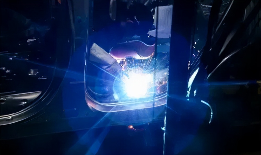 焊工的工资大概在多少左右,焊工工资目前是多少