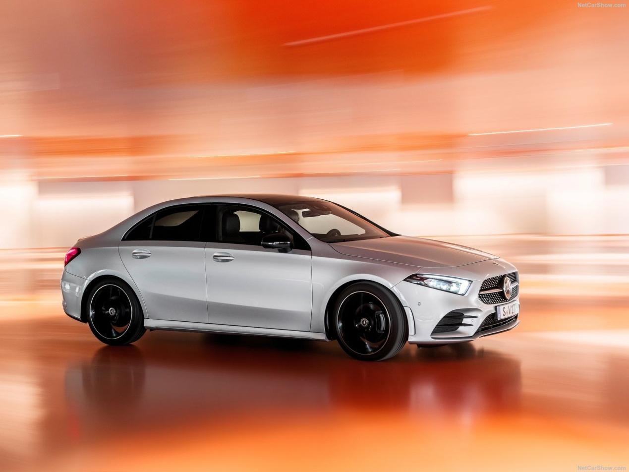 21万的奔驰*级A**，轴距2789毫米，豪车品牌低端车准备降价吧