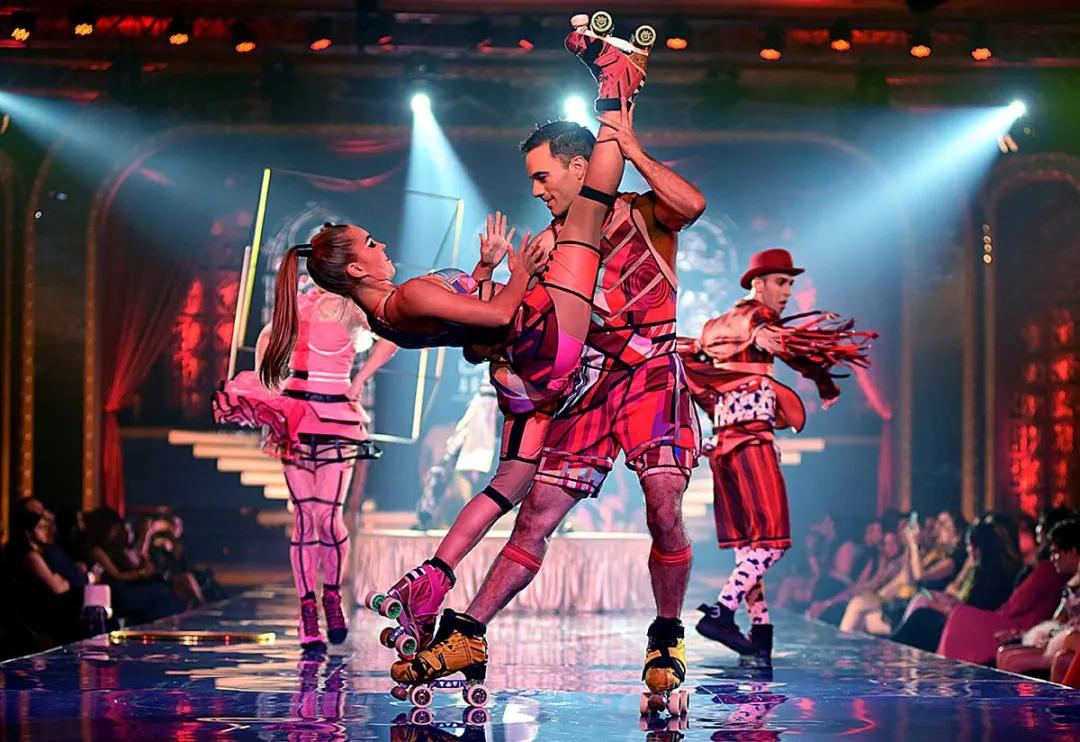 从街头卖唱开始的娱乐巨星,从街头摆摊到百万富翁20年